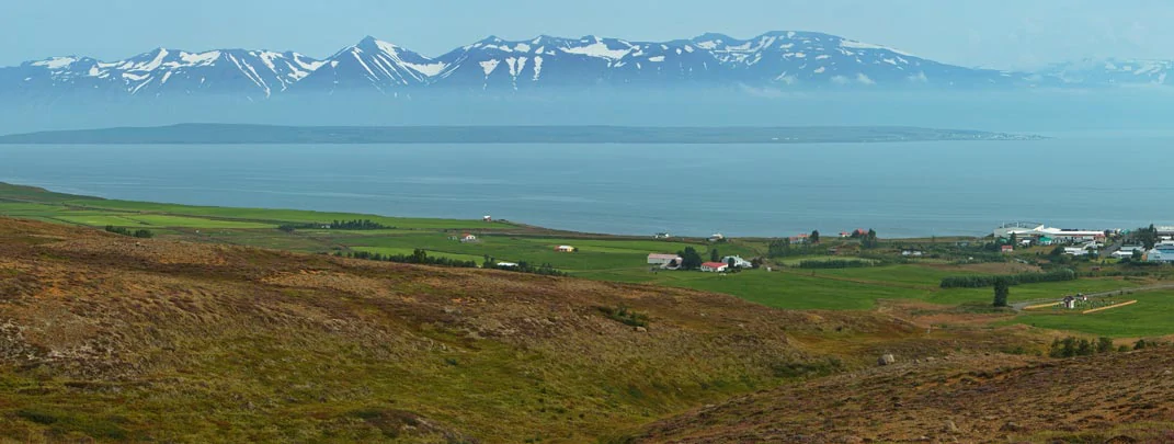 Vue sur Dalvik en Islande, depuis le chemin de randonnée de Svarfadardalsa