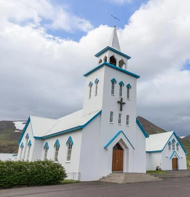 L'église bleue et blanche de Dalvik en Islande