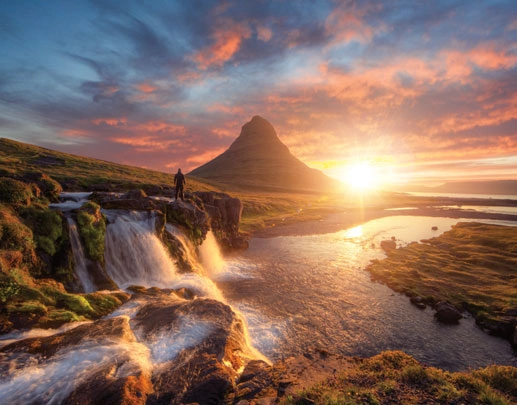 Magnifique coucher de soleil sur Kirjufell en Islande