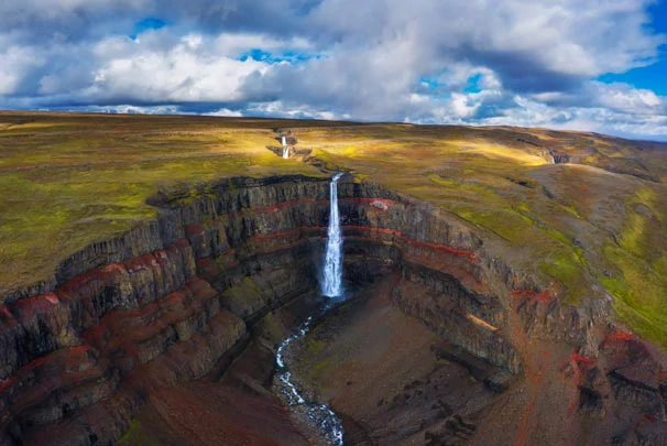 La cascade de Hengifoss en Islande