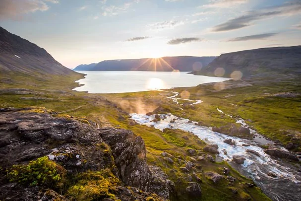 Vue d'exception depuis la chute de Dynjandi en Islande