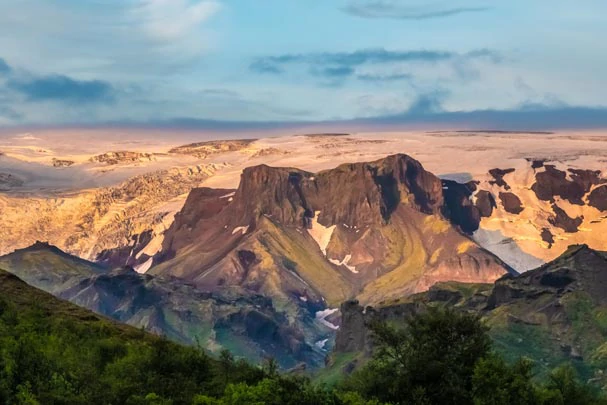 Vue panoramique sur le glacier Myrdalsjokull et son volcan Katla en Islande