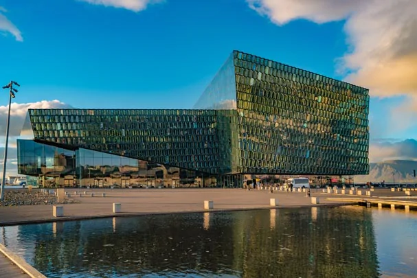 Harpa la salle de concert et le centre de congrès de Reykjavik en Islande