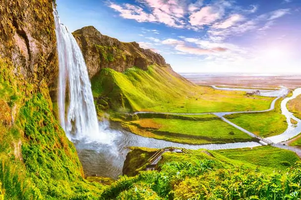 Vue panoramique de la cascade de Seljalandsfoss en Islande