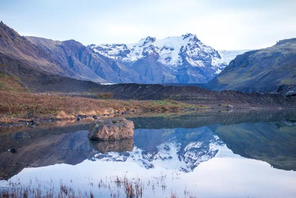 Lac et montagnes de Skaftafell en Islande