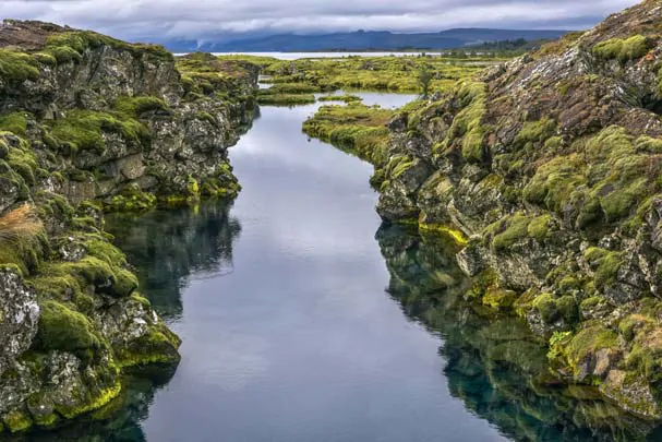 La faille de Silfra, entre les plaques américaine et eurasienne de Thingvellir en Islande