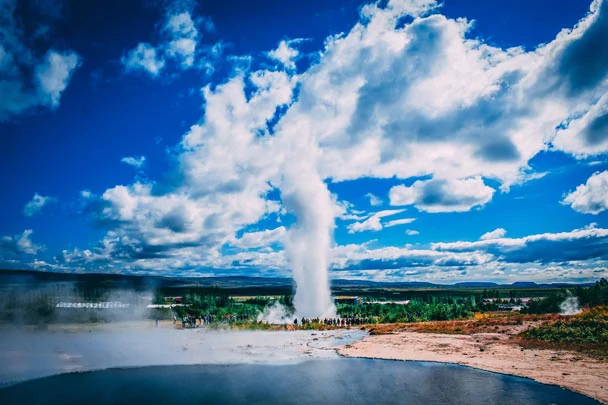 Le champ géothermique de Geysir au cercle d'or en Islande