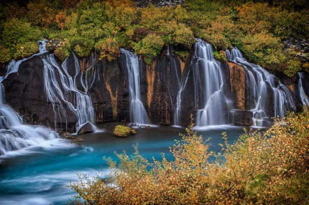 Les chutes d'Hraunfossar en Islande