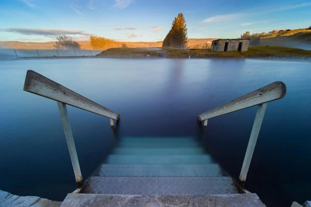 Entrée de la piscine géothermique du Secret Lagoon en Islande