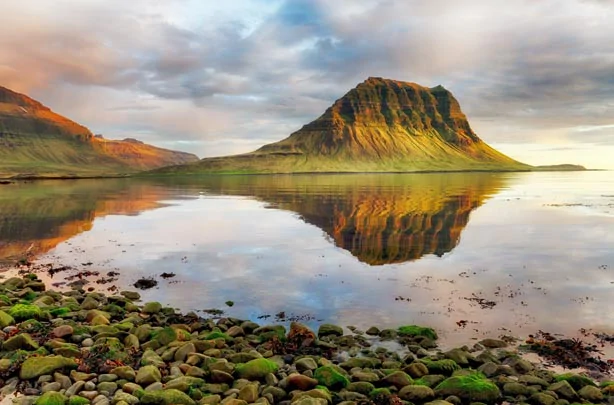 La baie de Grundarfjördur et le Mont Kirkjufell en Islande