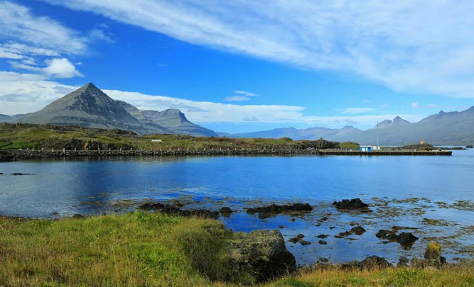 Les paysages de fjords à Djupivogur en Islande