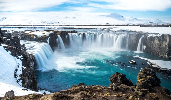 Godafoss sous la neige islandaise