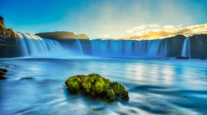 Les chutes de Godafoss en Islande, au lever du jour