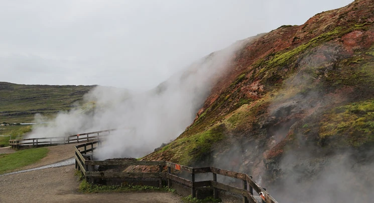 Les vapeurs d'eau chaude des sources de Deildartunguhver 