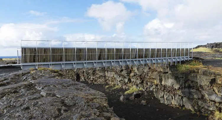 Le pont entre deux continents en Islande, reliant les plaques américaine et eurasienne