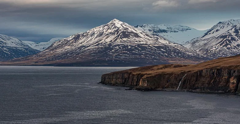 Les montagnes aux alentours de Dalvik en Islande