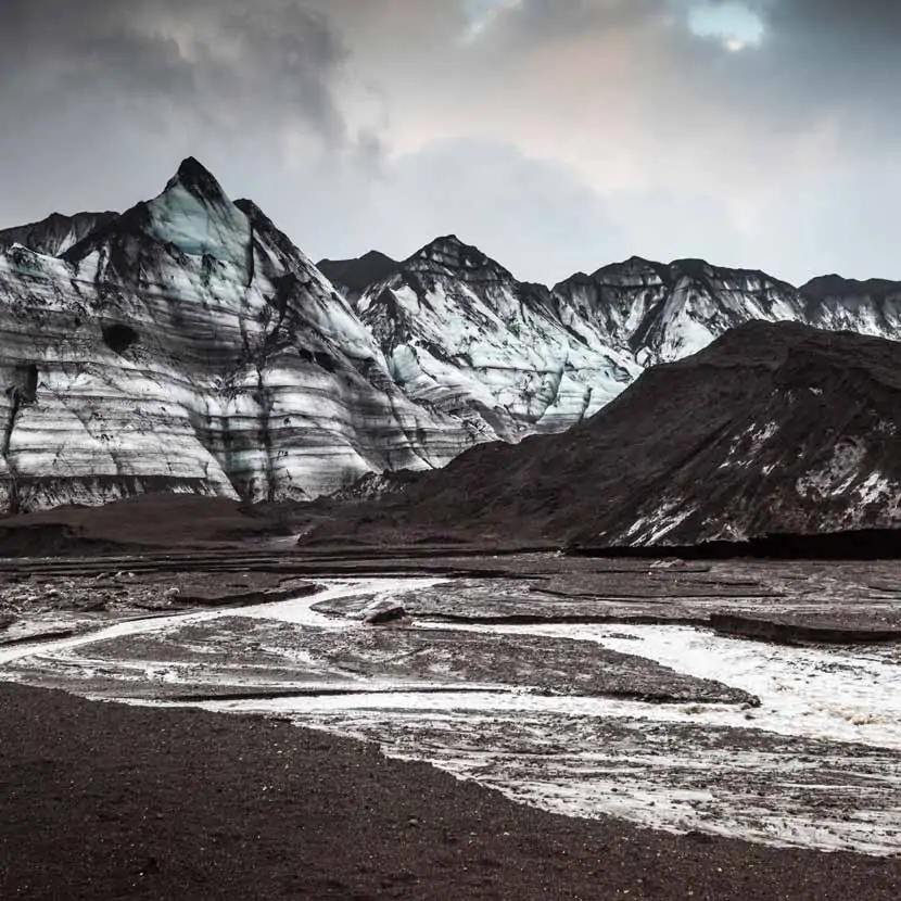 Grotte de glace noire Katla