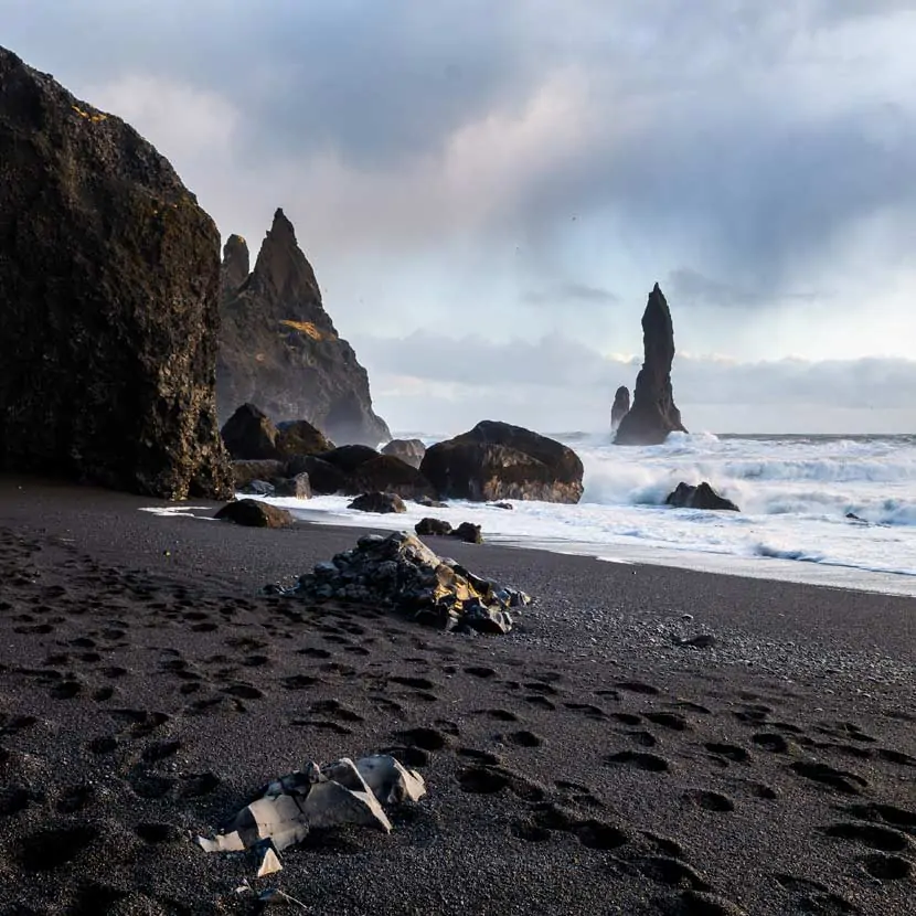 Reynisfjara plage de sable noir en Islande