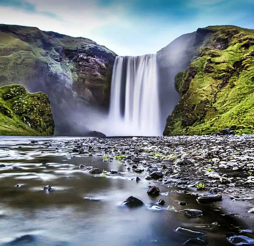 La cascade de Skogafoss en Islande