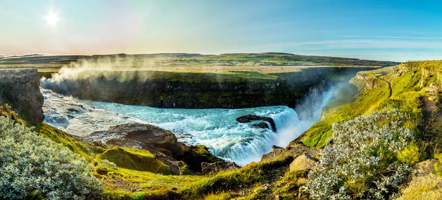 Vue panoramique sur les chutes de Gullfoss en Islande