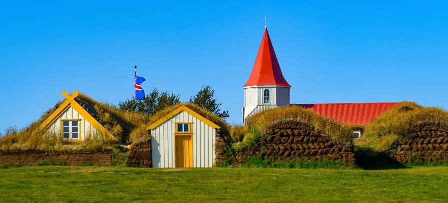 Les anciennes maisons en tourbe de la ferme de Glaumbaer en Islande