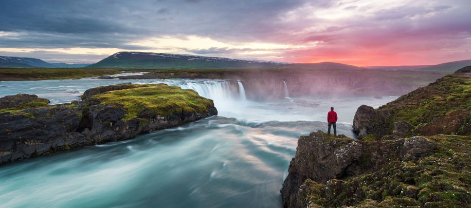 Vue panoramique des chutes de Godafoss en Islande