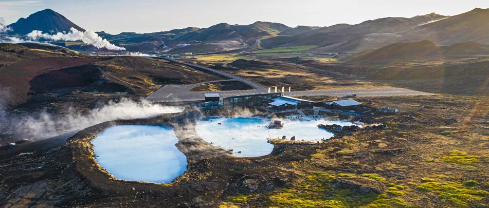 Les bassins bleus des bains géothermiques de Myvatn en Islande