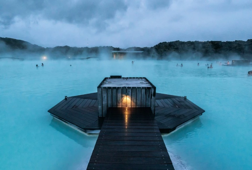 Spas géothermiques, cascades et glacier